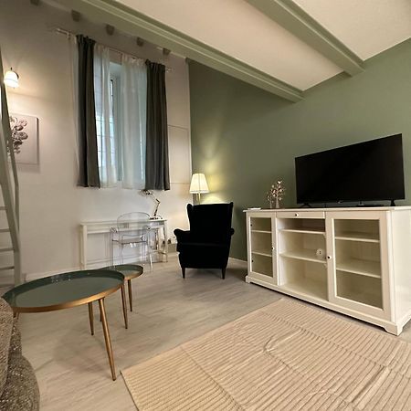 Flowers, A Cozy Suite In Milano Exterior foto