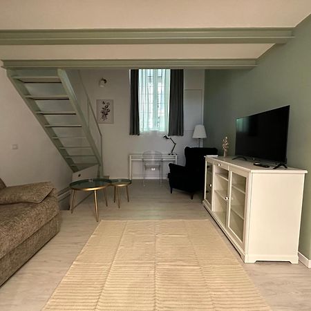 Flowers, A Cozy Suite In Milano Exterior foto