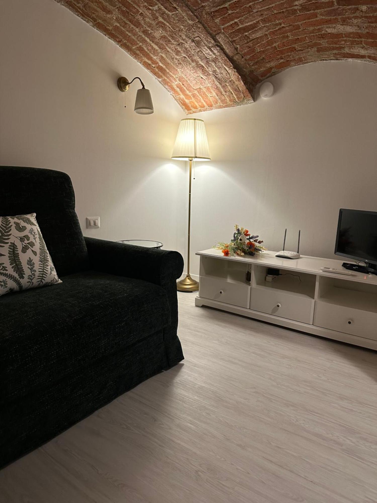 Flowers, A Cozy Suite In Milano Exterior foto