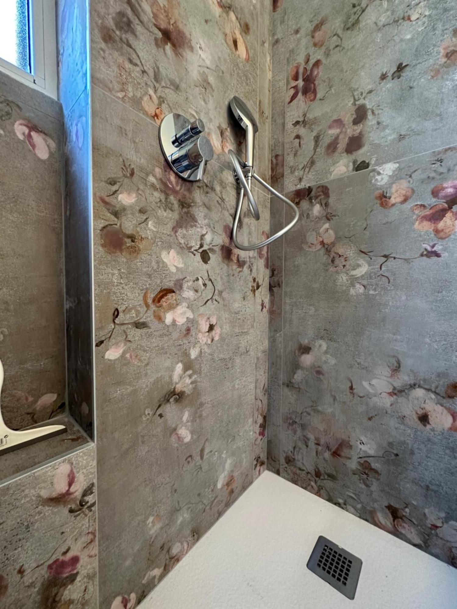 Flowers, A Cozy Suite In Milano Exterior foto