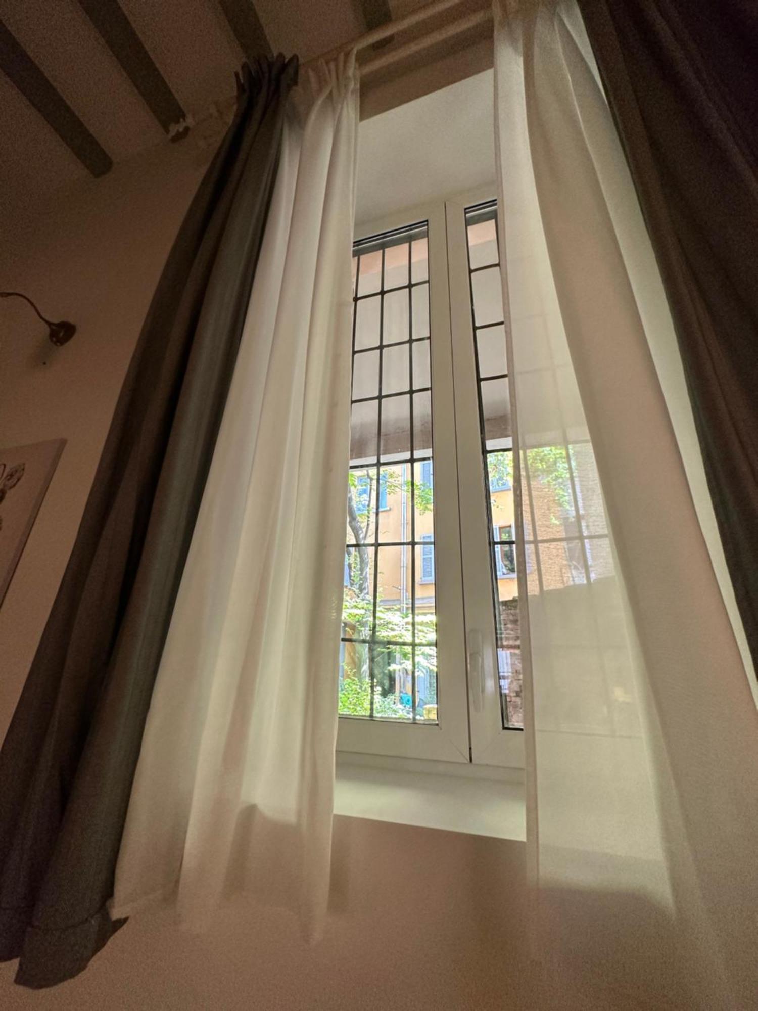 Flowers, A Cozy Suite In Milano Exterior foto